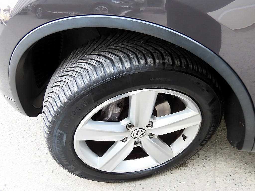 Volkswagen Touareg 2013 Gris - Importación desde Corea - HF Imports Iquique - Foto 20