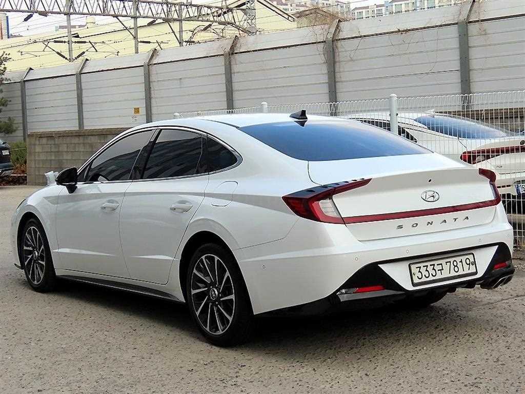 HYUNDAI Sonata - Vista 3