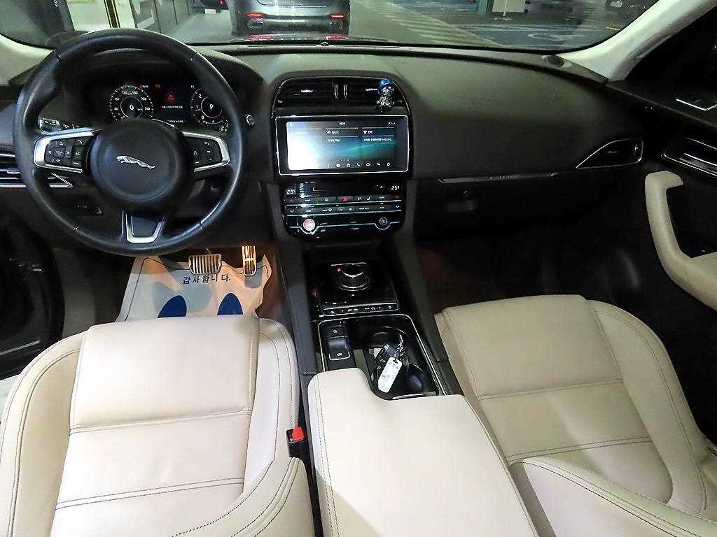 Jaguar F-PACE - Vista 10