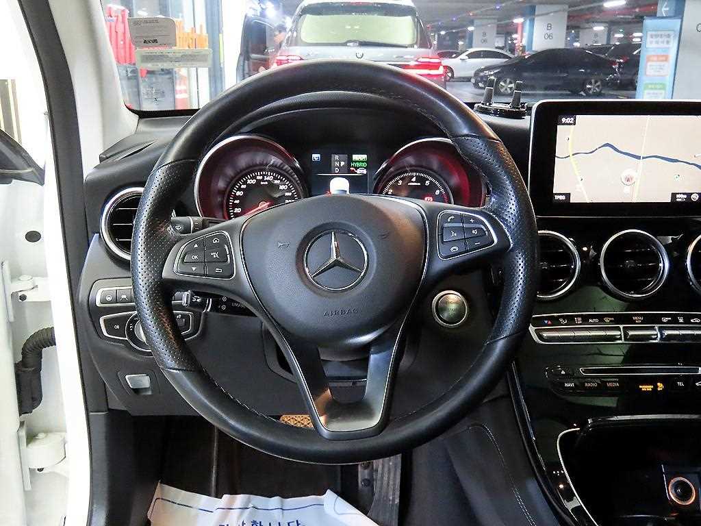 Mercedes Benz GLC Class - Vista 8