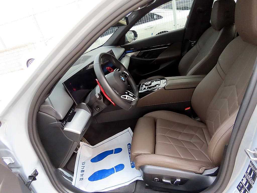 BMW 5 Series - Vista 5