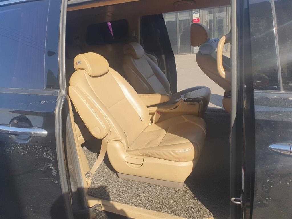 KIA Carnival - Vista 9