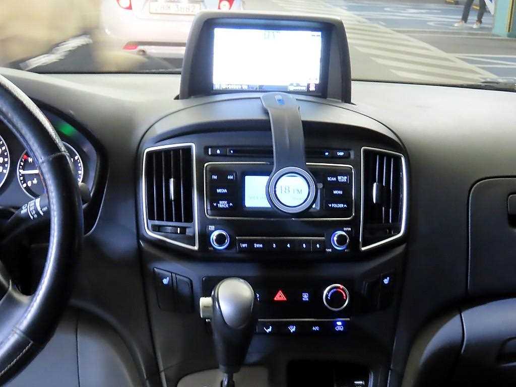 HYUNDAI Starex - Vista 11