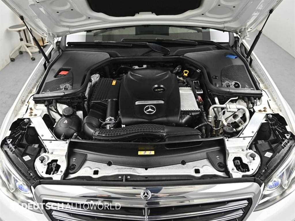 Mercedes Benz E class - Vista 6