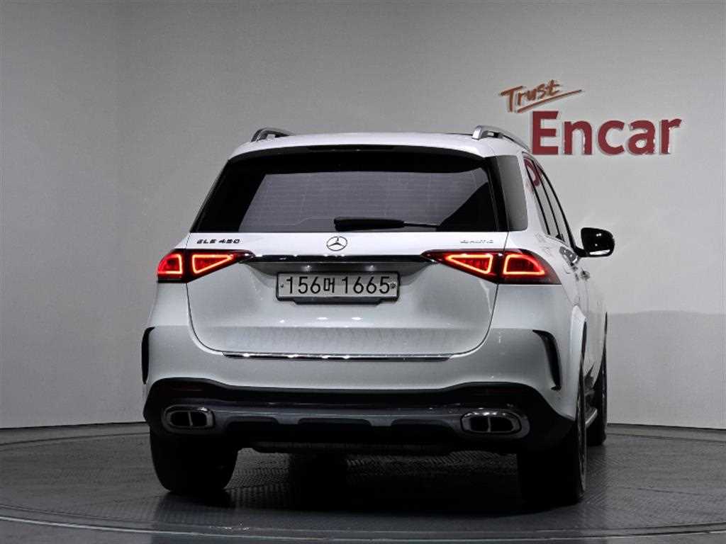 Mercedes Benz GLE Class - Vista 4