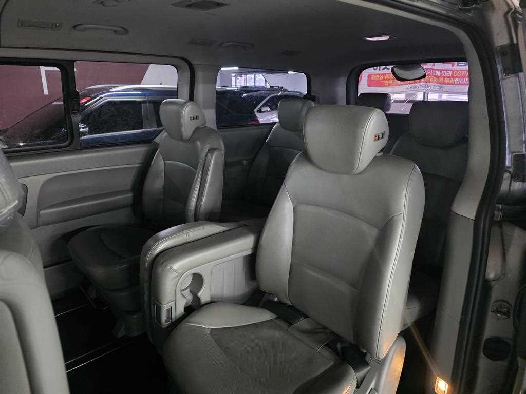 HYUNDAI Starex - Vista 7