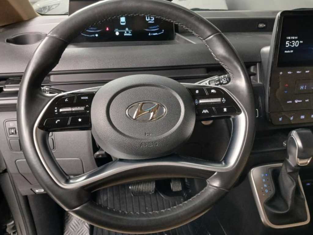 HYUNDAI Staria - Vista 8