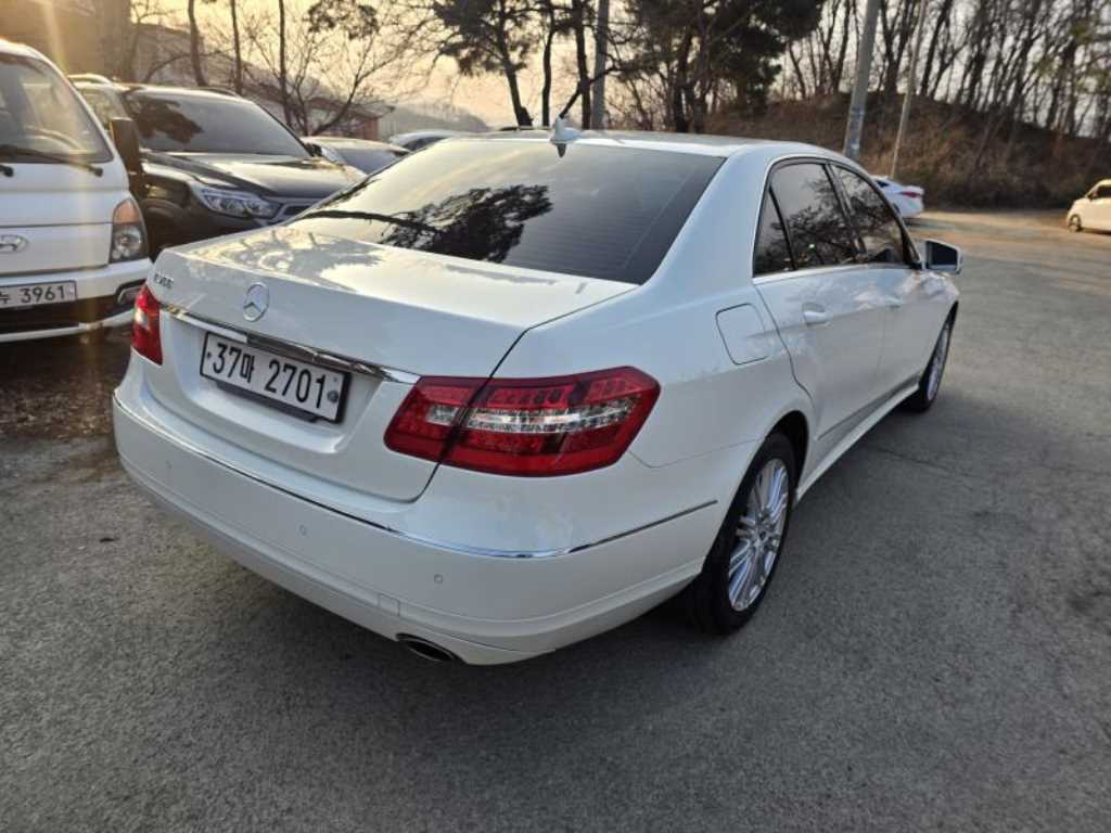 Mercedes Benz E class - Vista 4