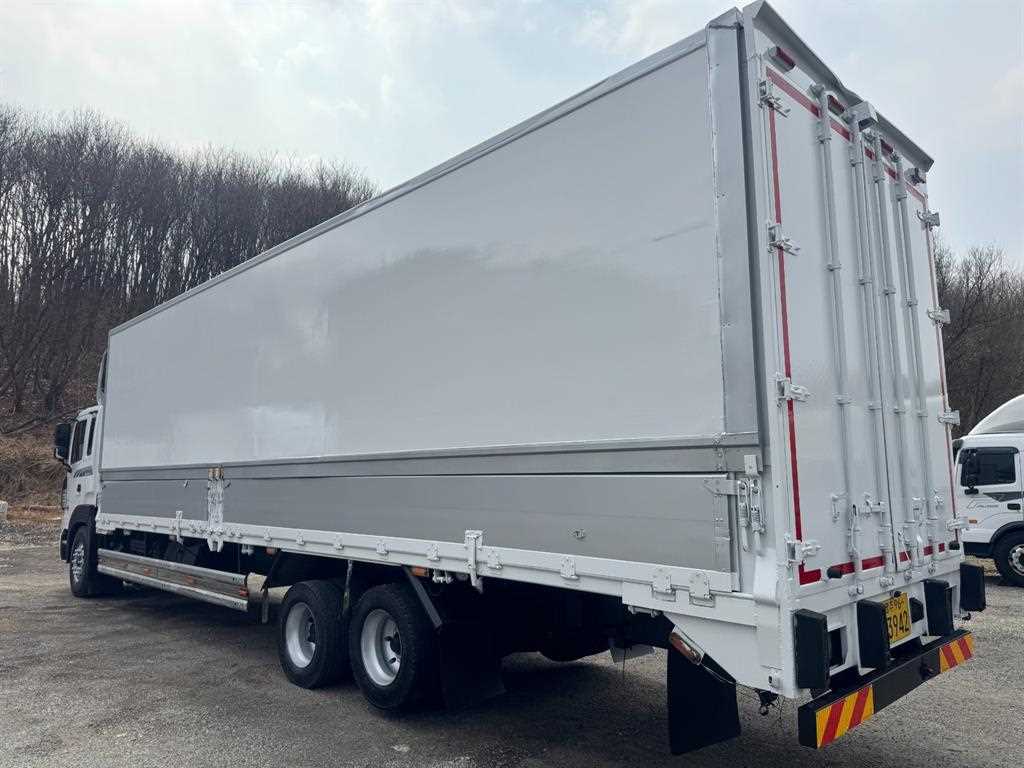 medium and large cargo truck - Vista 6