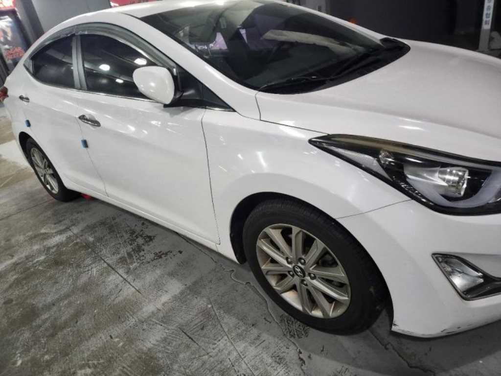 HYUNDAI Avante - Vista 8