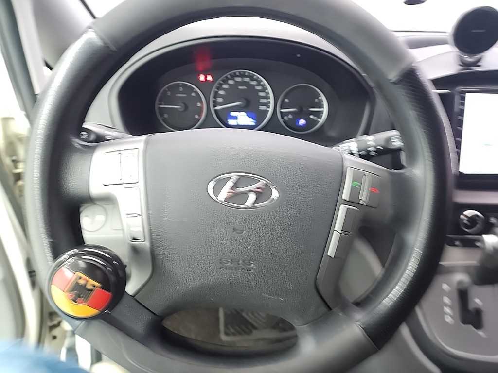 HYUNDAI Starex - Vista 9