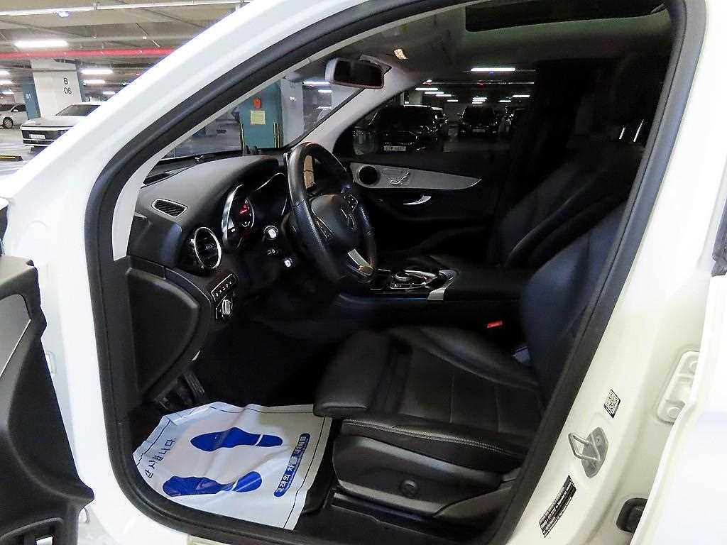 Mercedes Benz GLC Class - Vista 6