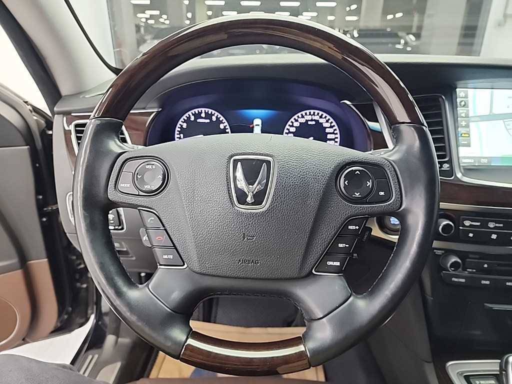 HYUNDAI Equus - Vista 9