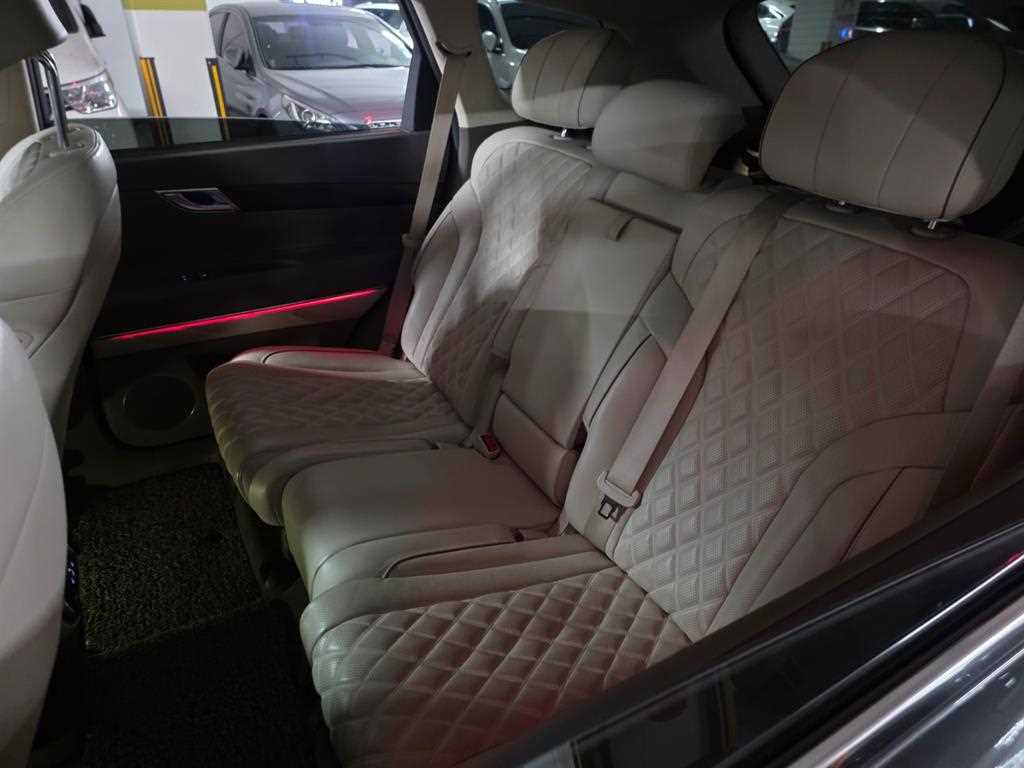 Genesis GV80 - Vista 8