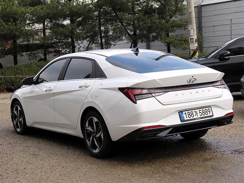 HYUNDAI Avante - Vista 3