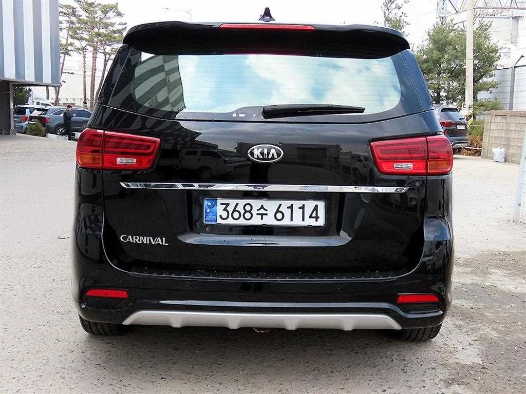 KIA Carnival - Vista 4