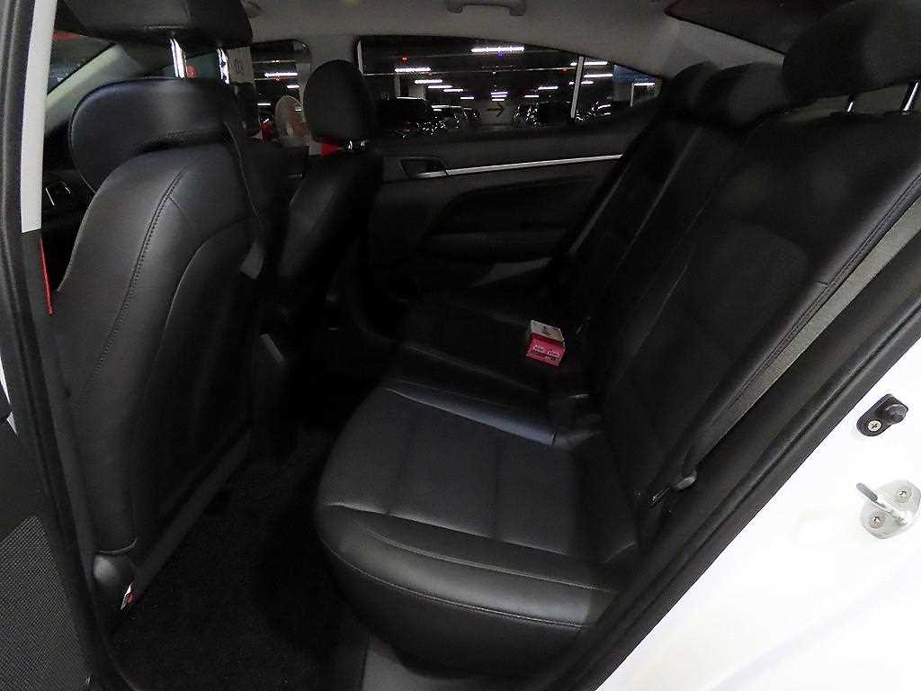 HYUNDAI Avante - Vista 7