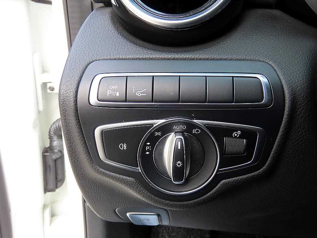 Mercedes Benz C Class - Vista 12