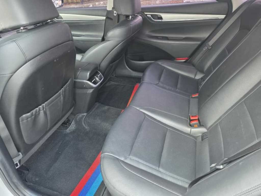 HYUNDAI Grandeur - Vista 12