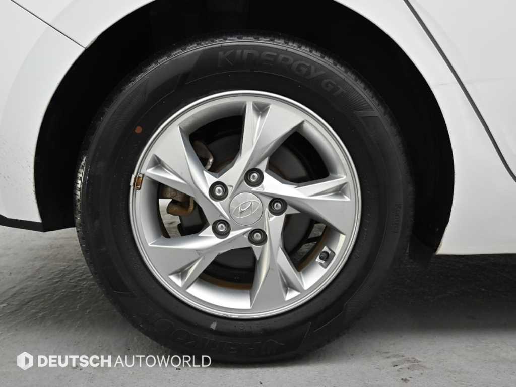 HYUNDAI Avante - Vista 5