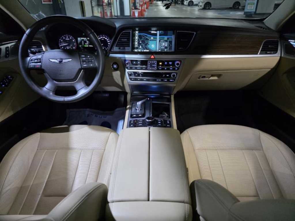 Genesis G80 - Vista 10