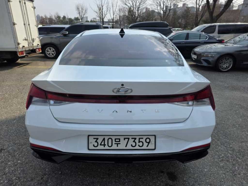 HYUNDAI Avante - Vista 5