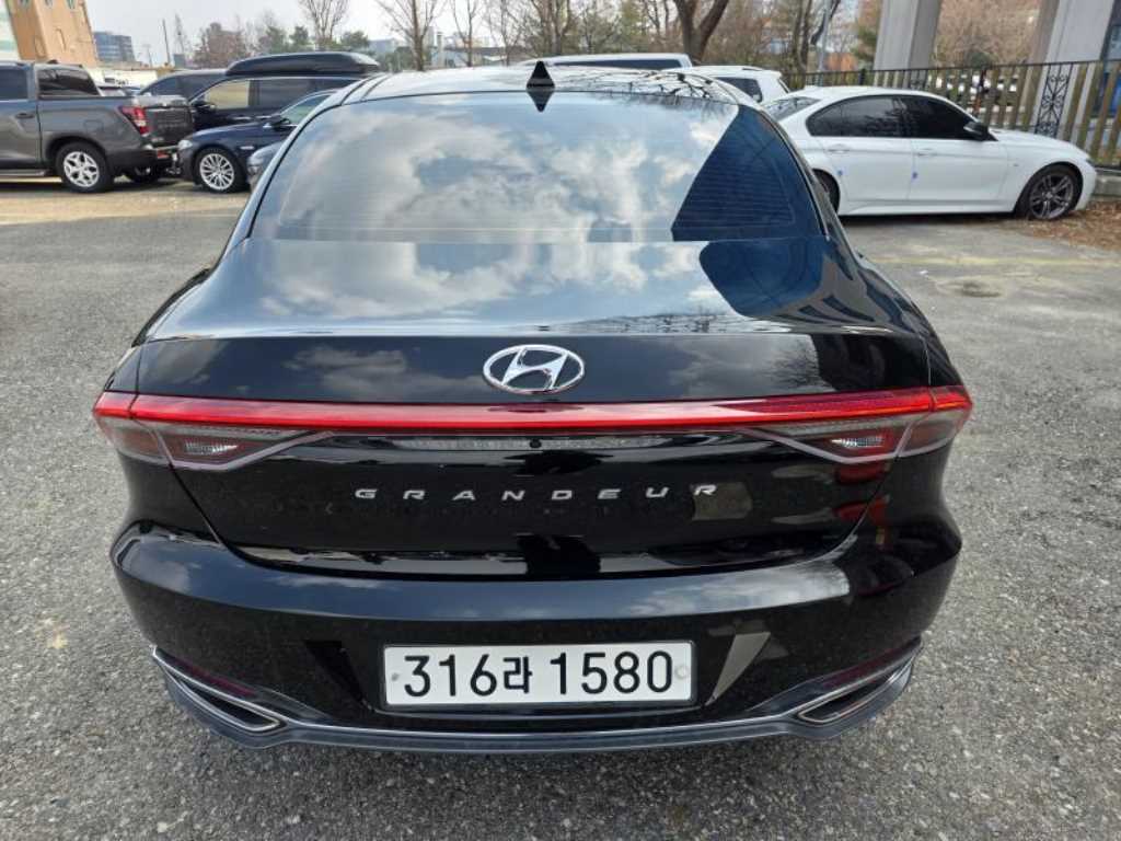 HYUNDAI Grandeur - Vista 5