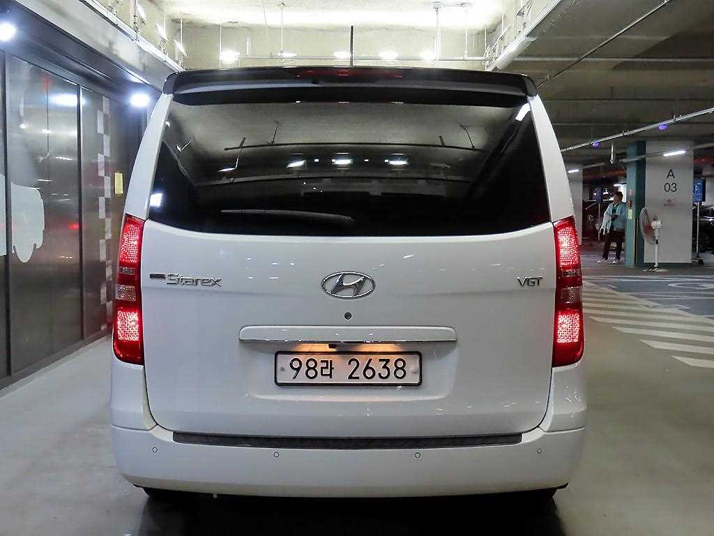 HYUNDAI Starex - Vista 5