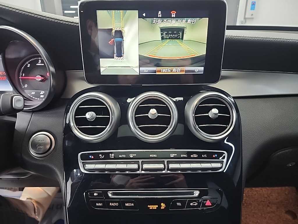 Mercedes Benz GLC Class - Vista 10