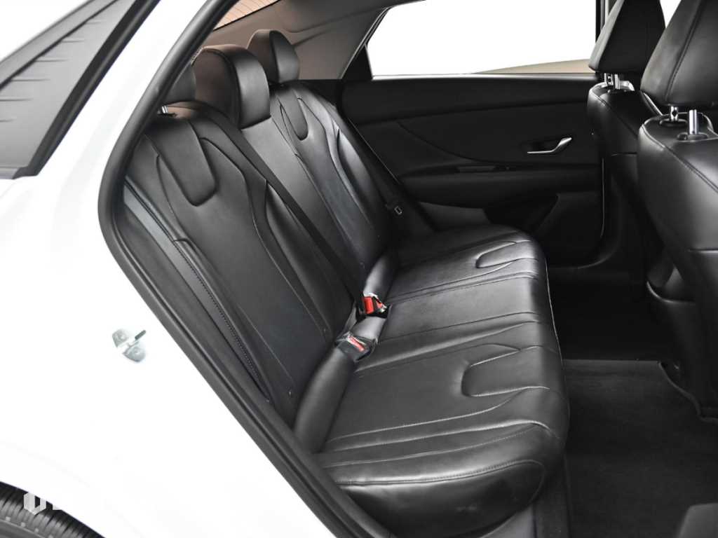 HYUNDAI Avante - Vista 12