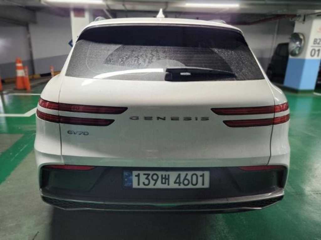 Genesis GV70 - Vista 4