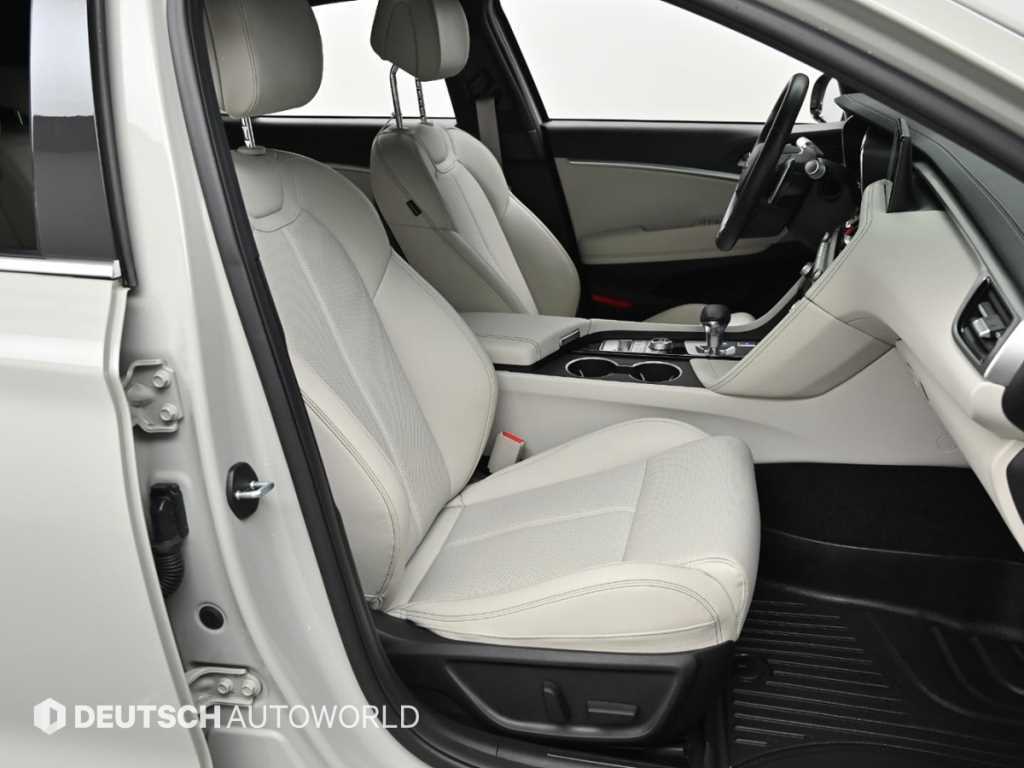 Genesis G70 - Vista 10