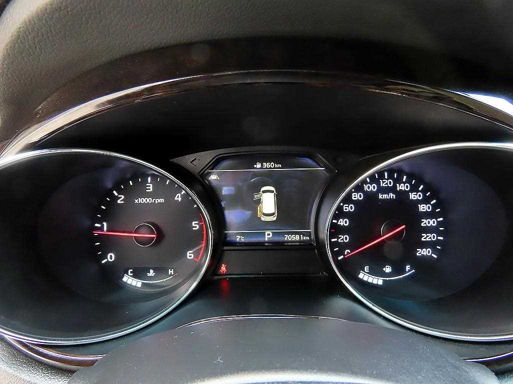 KIA Carnival - Vista 10