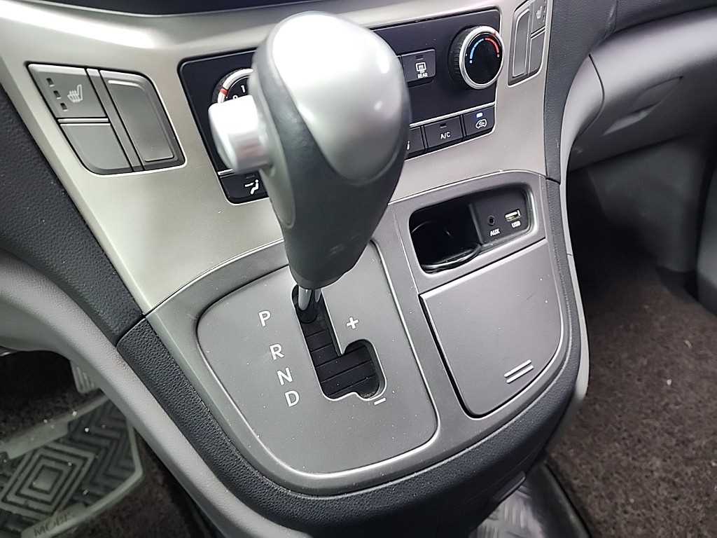 HYUNDAI Starex - Vista 8