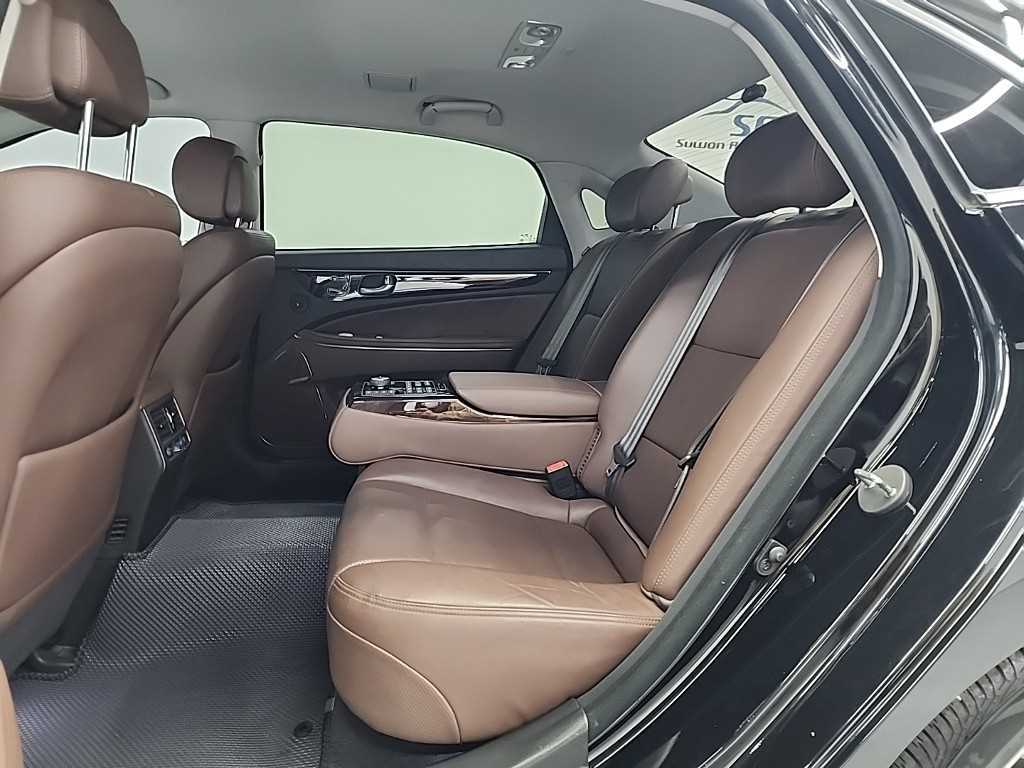 HYUNDAI Equus - Vista 12