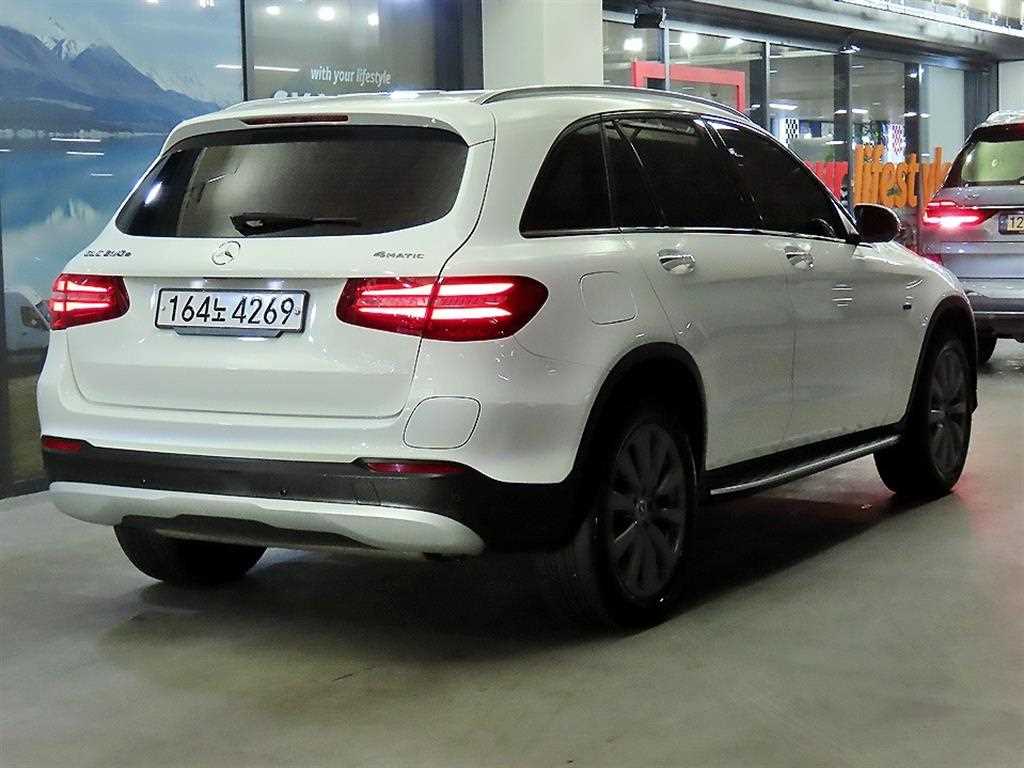 Mercedes Benz GLC Class - Vista 4