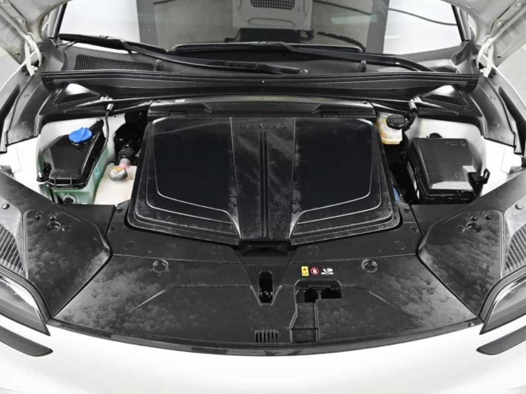 Genesis GV60 - Vista 6