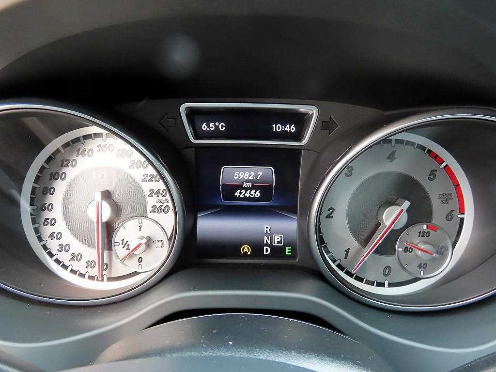 Mercedes Benz GLA Class - Vista 9