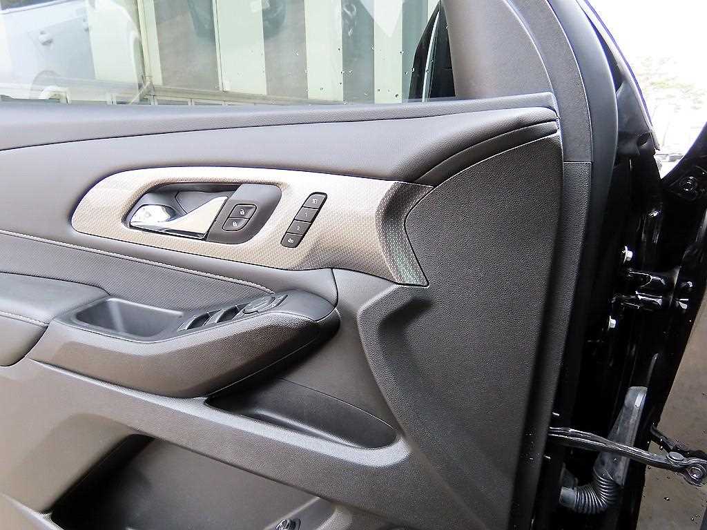 Chevrolet Travers - Vista 12