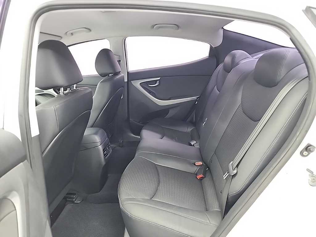 HYUNDAI Avante - Vista 11