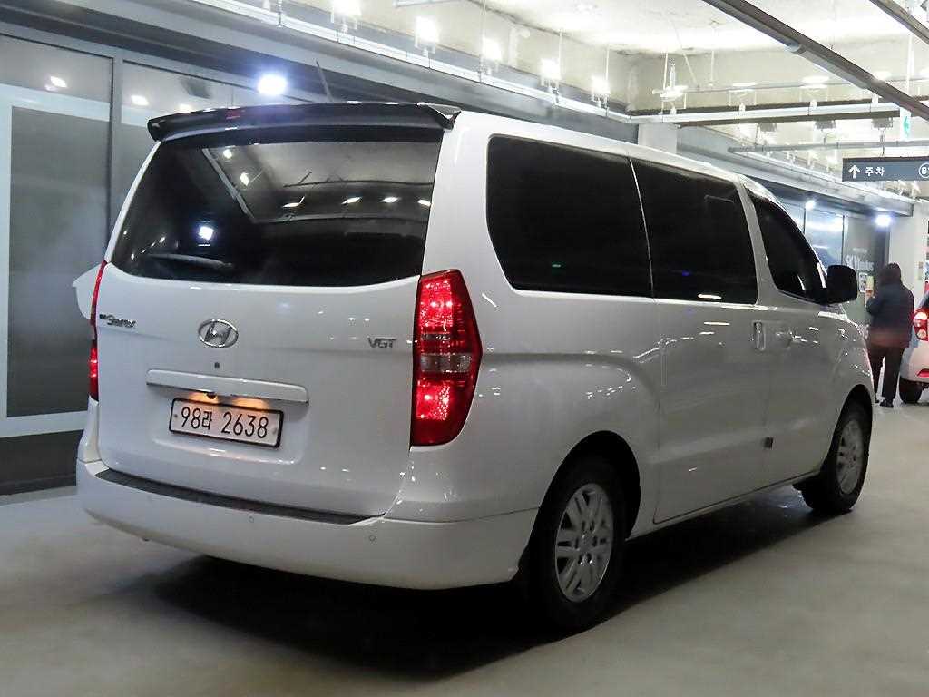 HYUNDAI Starex - Vista 4