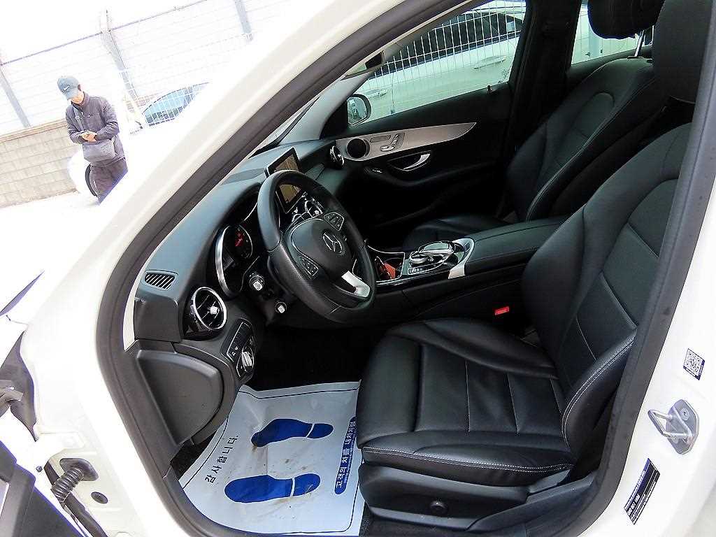 Mercedes Benz C Class - Vista 5