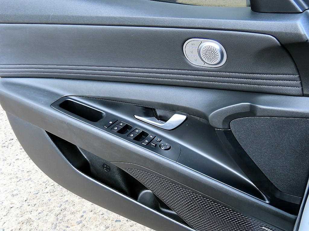 HYUNDAI Avante - Vista 11