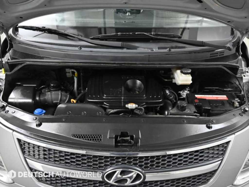 HYUNDAI Starex - Vista 6