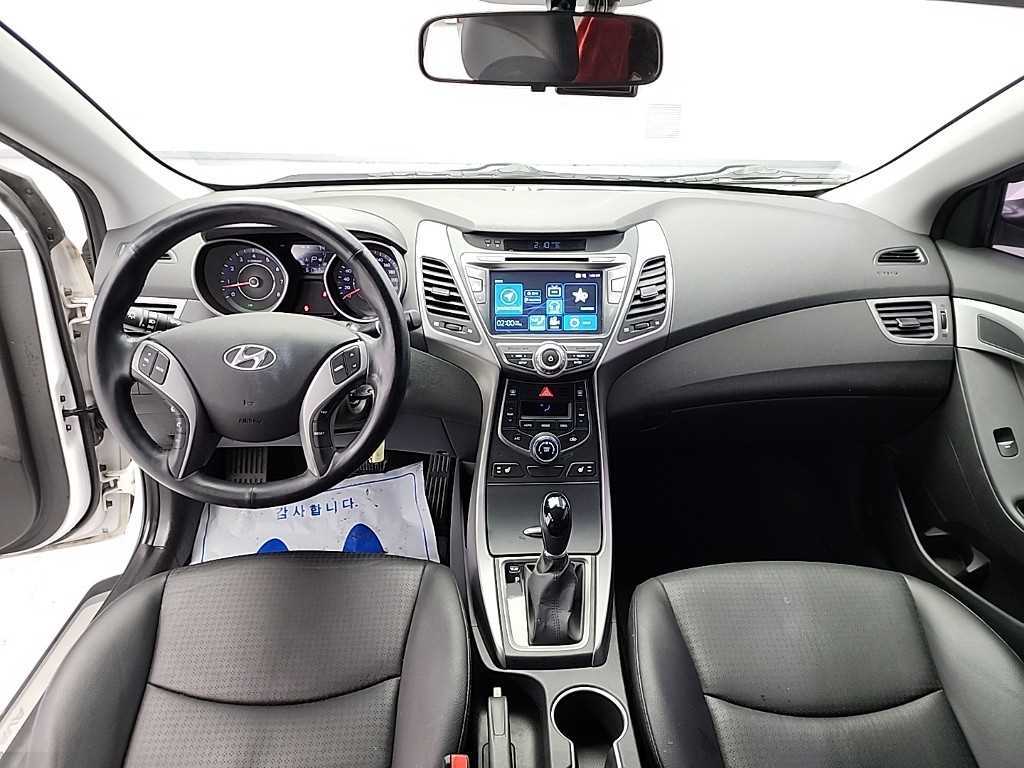 HYUNDAI Avante - Vista 6