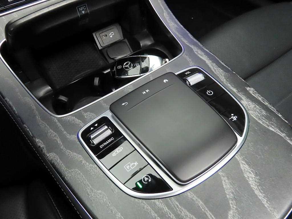 Mercedes Benz E class - Vista 12