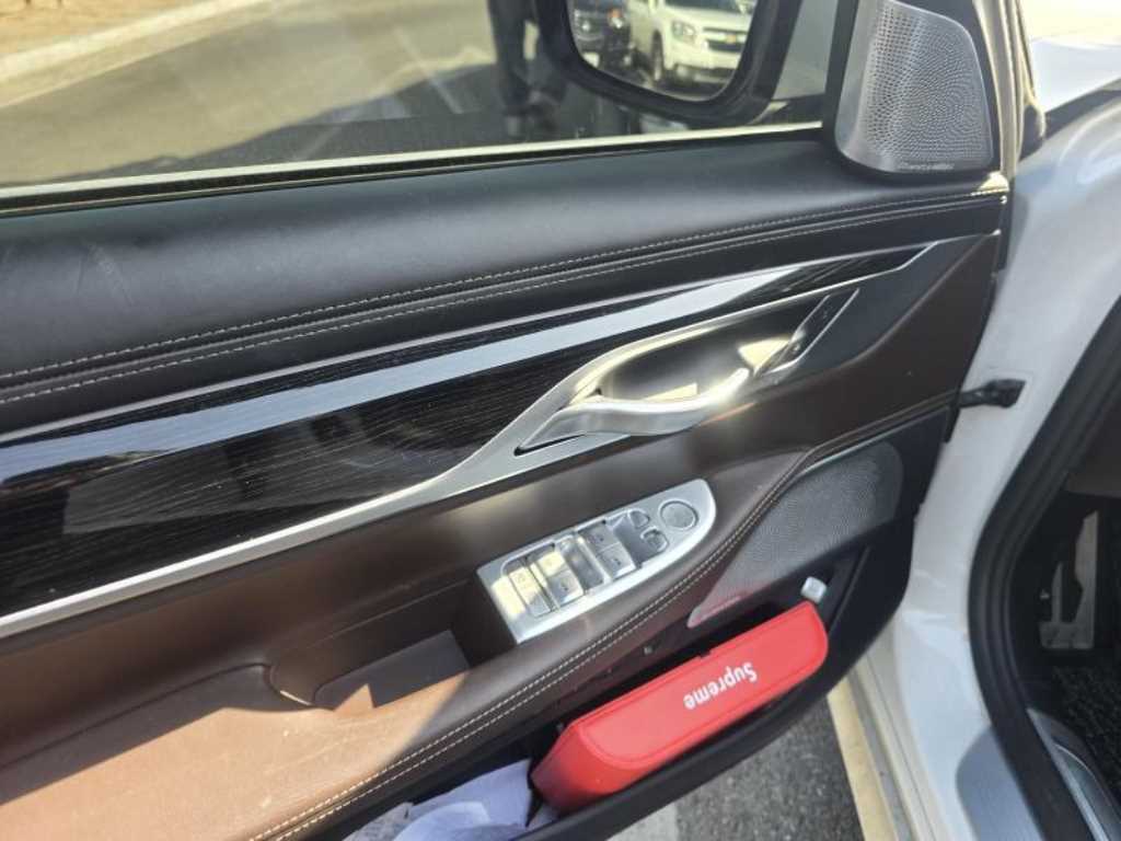 BMW 7 Series - Vista 4