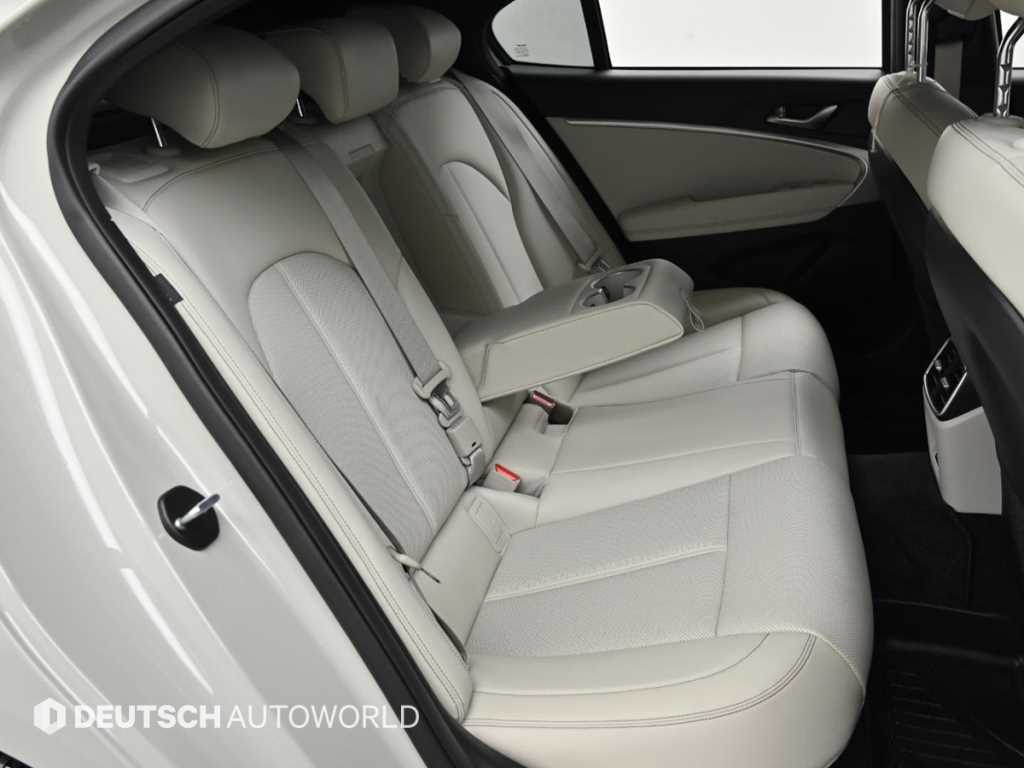 Genesis G70 - Vista 12