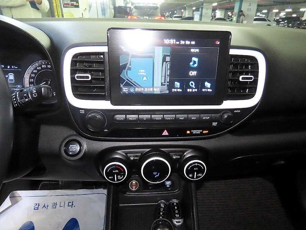 HYUNDAI Venue - Vista 11