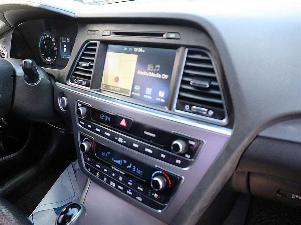HYUNDAI Sonata - Vista 11